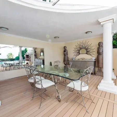 Villa Modern With Great White Interior