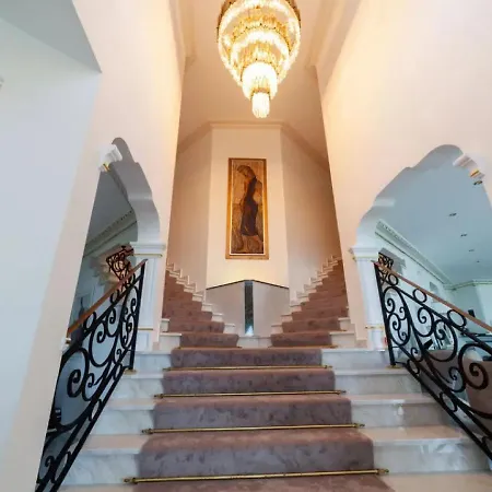 Modern With Great White Interior * Serra deʼ Conti