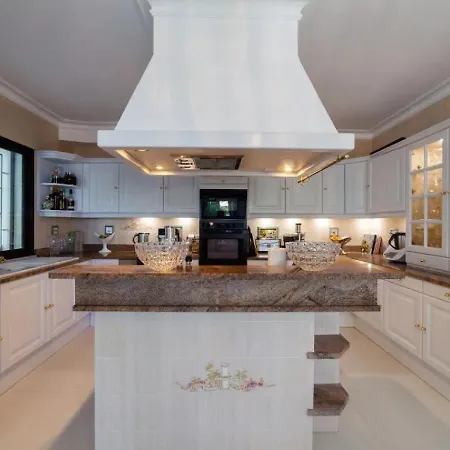 Villa Modern With Great White Interior Serra deʼ Conti
