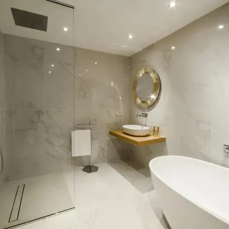 Villa Modern With Great White Interior Serra deʼ Conti